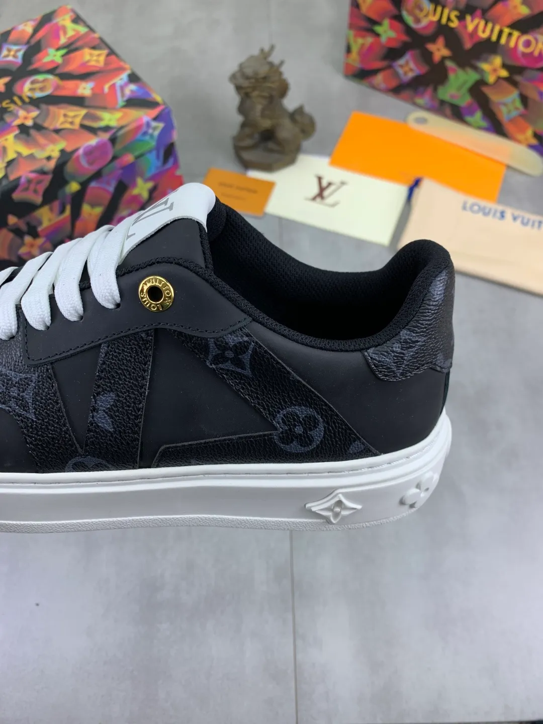 Men's men's shoes P520💰【New style】🆘High quality cowhide【Louis Vuitton】LV official website's latest model🎁casual and fashionable men's shoes👟hot style💥simple and elegant style, exclusive for trendy men. Unique official website's latest brand elements👑original decoration, fashionable and generous, the fabric is made of original denim➕comfortable and breathable mesh lining➕cow leather feet ✅The official website specifies wear-resistant casual outsole, the classic model is taken in real life🎬Color: 4️⃣colors available😍Number of codes: 38-44 Full set of packaging